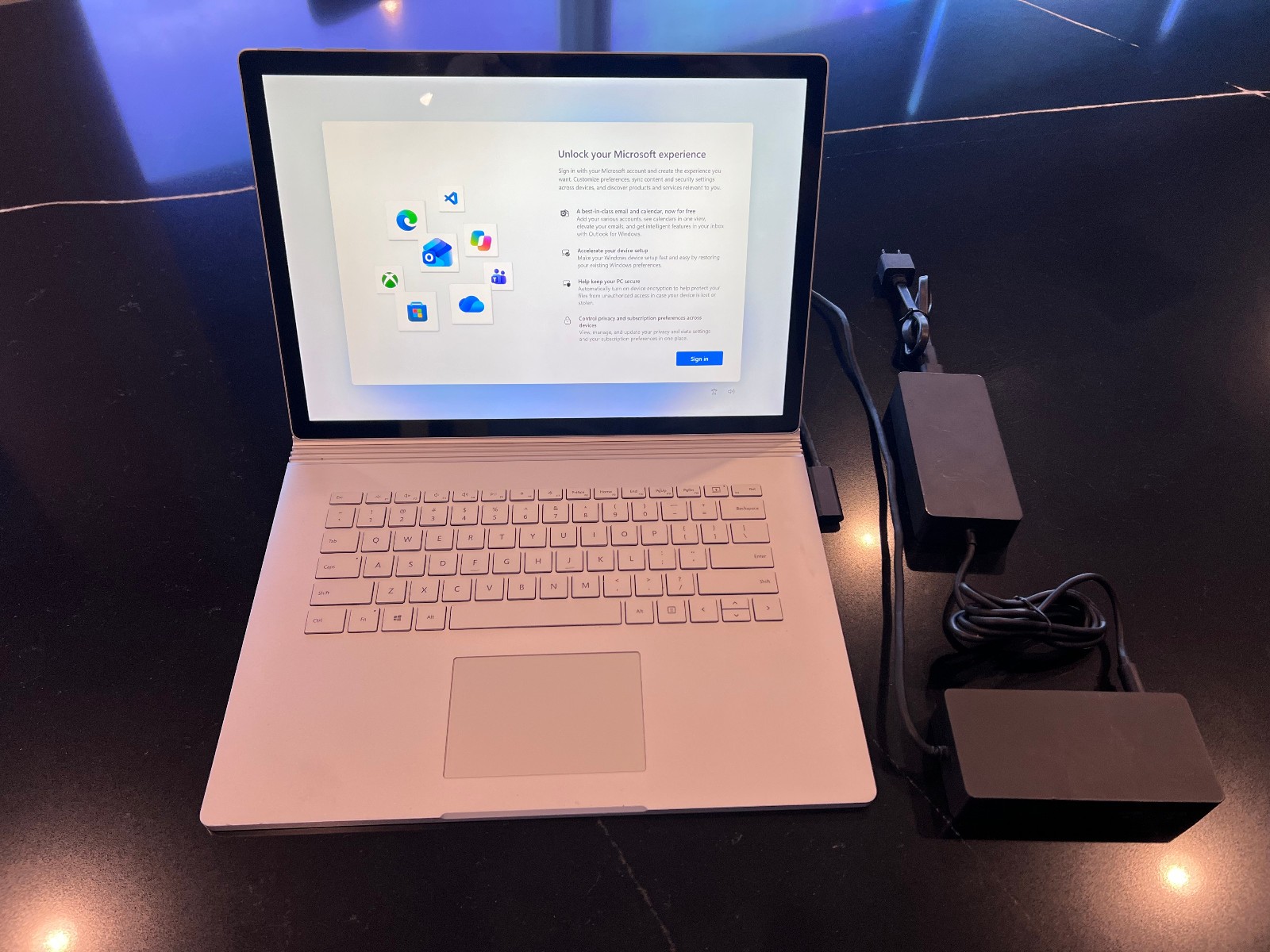 Microsoft Surface Book 3 15" i7-1065G7 16GB DDR4 256GB SSD GTX 1660 W11 + DOCK