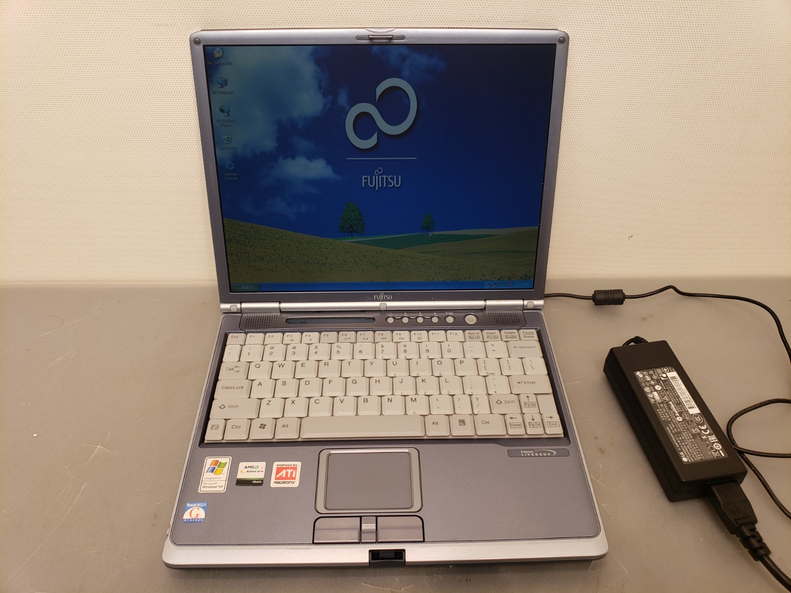 Vintage Fujitsu LifeBook S-2020 AMD Athelon 2100+ 1.12GHz 512M 60GB Laptop WinXP