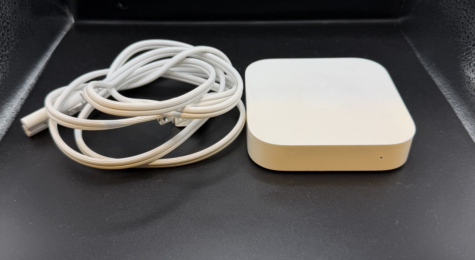 Apple AirPort Express A1392 2nd Gen MC414LL/A Base Station + Cord