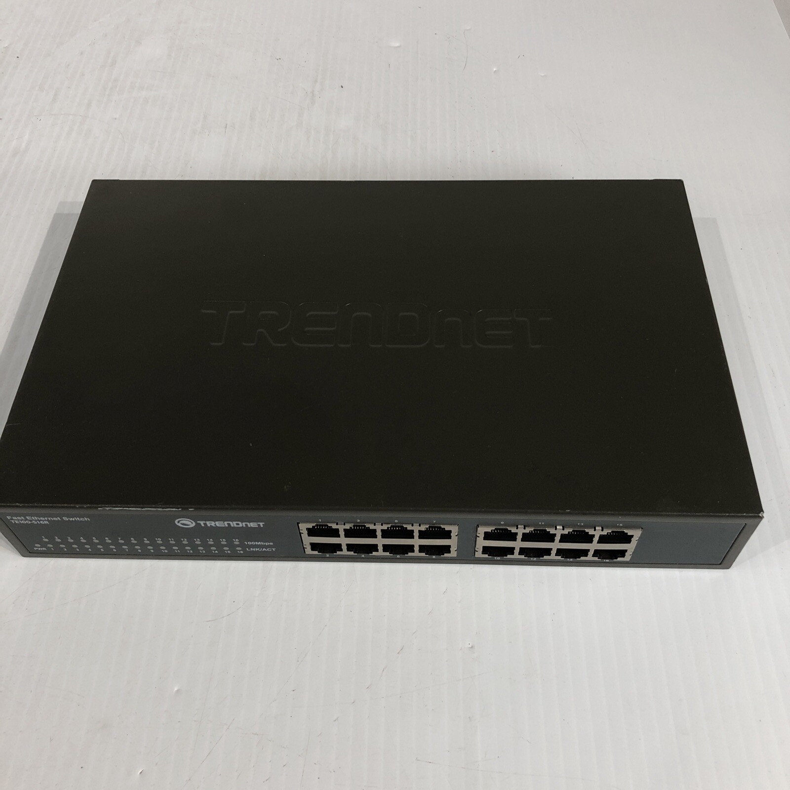 TrendNet TE100-S16R 16 port 10/100 Fast Ethernet Switch