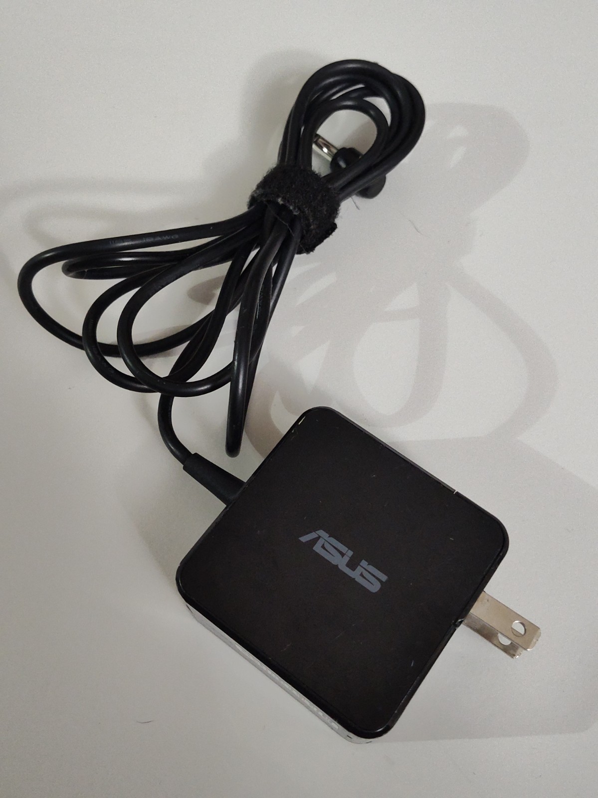 Genuine 45W ASUS AC DC Wall Adapter Model ADP-45AW A 19V 2.37A 3.0mm Tip OEM