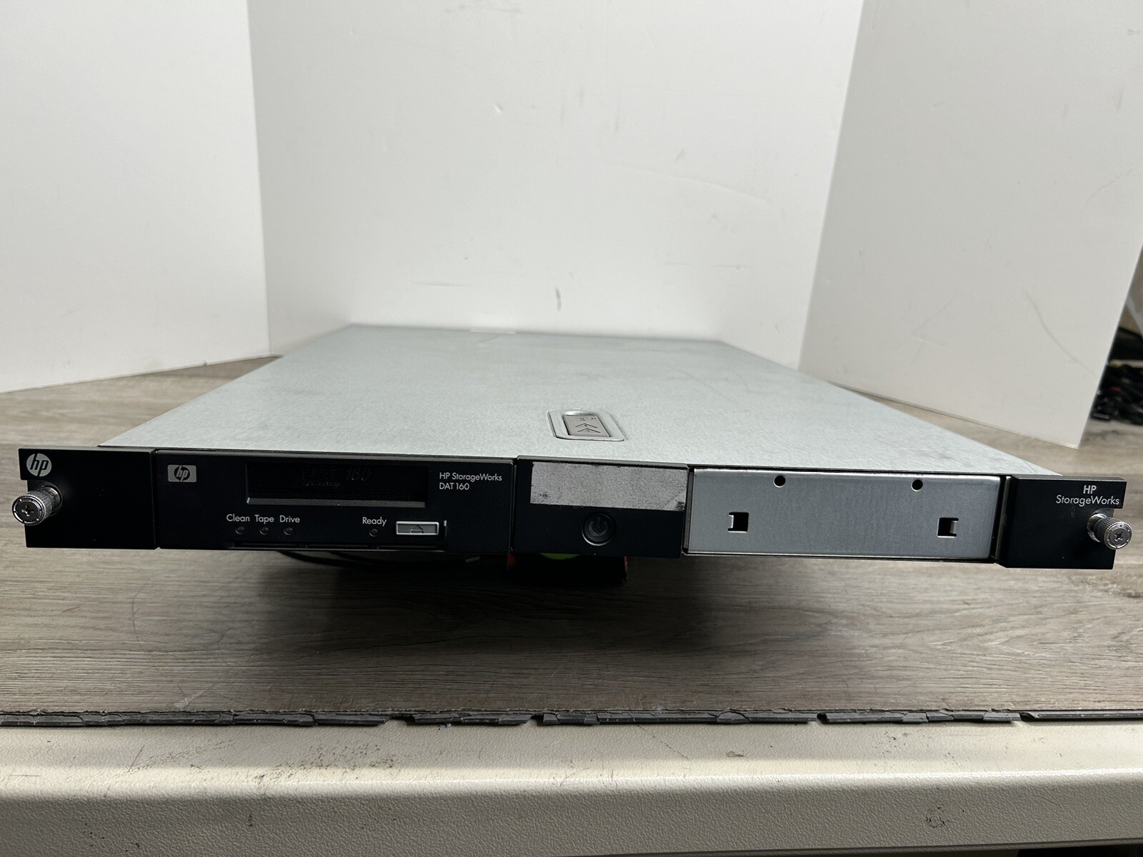 HP HSTNM-S004 A7445C Storage Rack StorageWorks with ONE HP DAT 160 *Power Tested