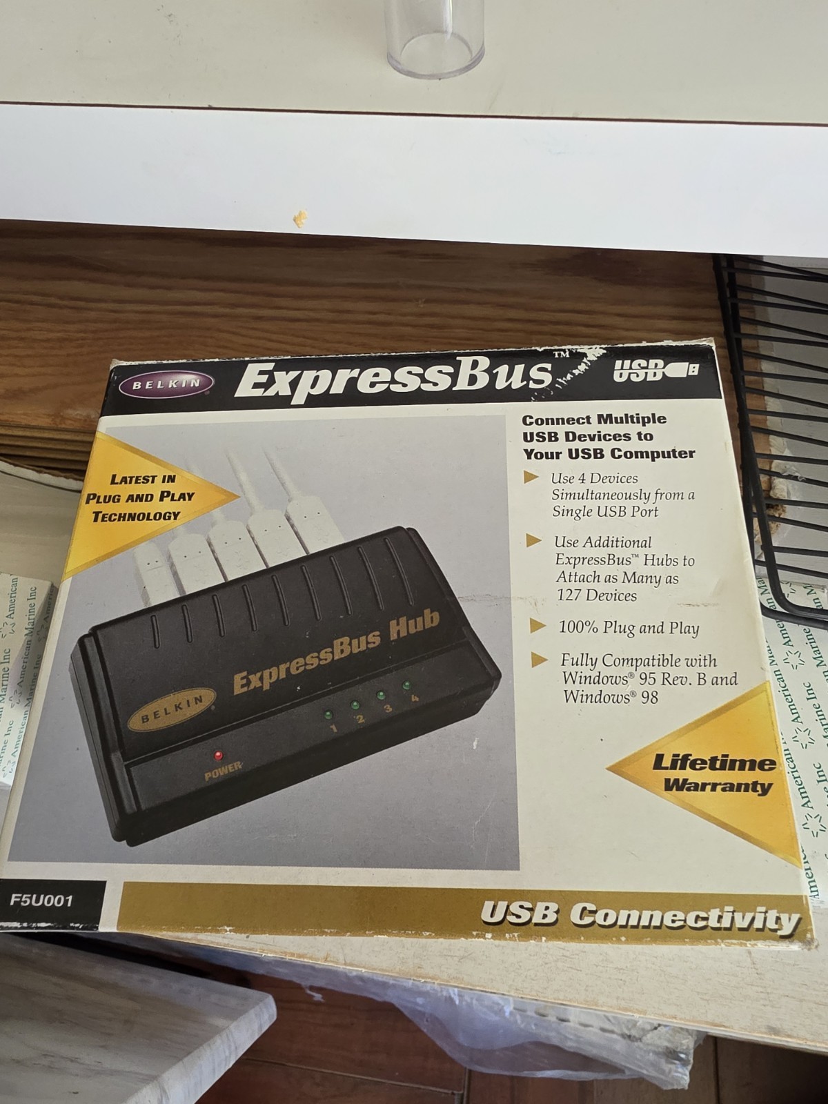 Belkin ExpressBus 4-Port USB Hub 1:4 Plug and Play 6 ft Black F5U001