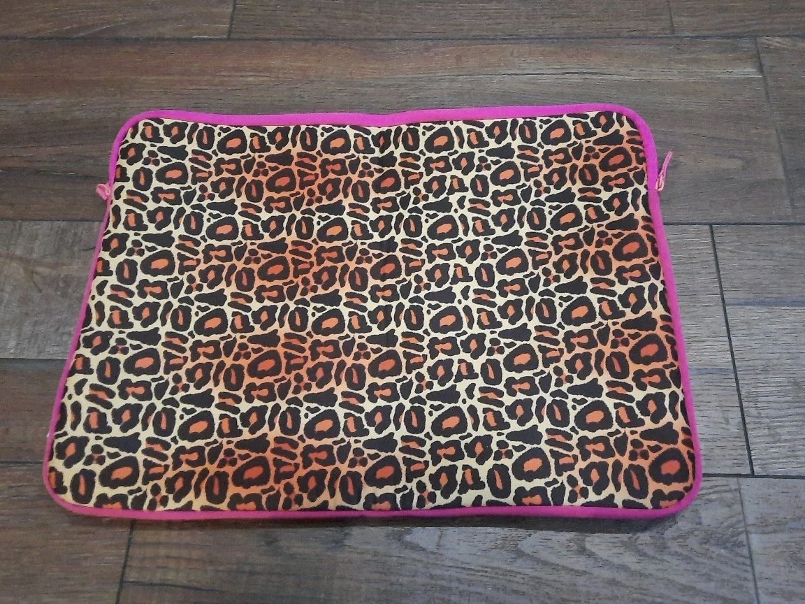 The Macbeth Collection Laptop Sleeve Case Animal Print Pattern Zip Handles 15 In