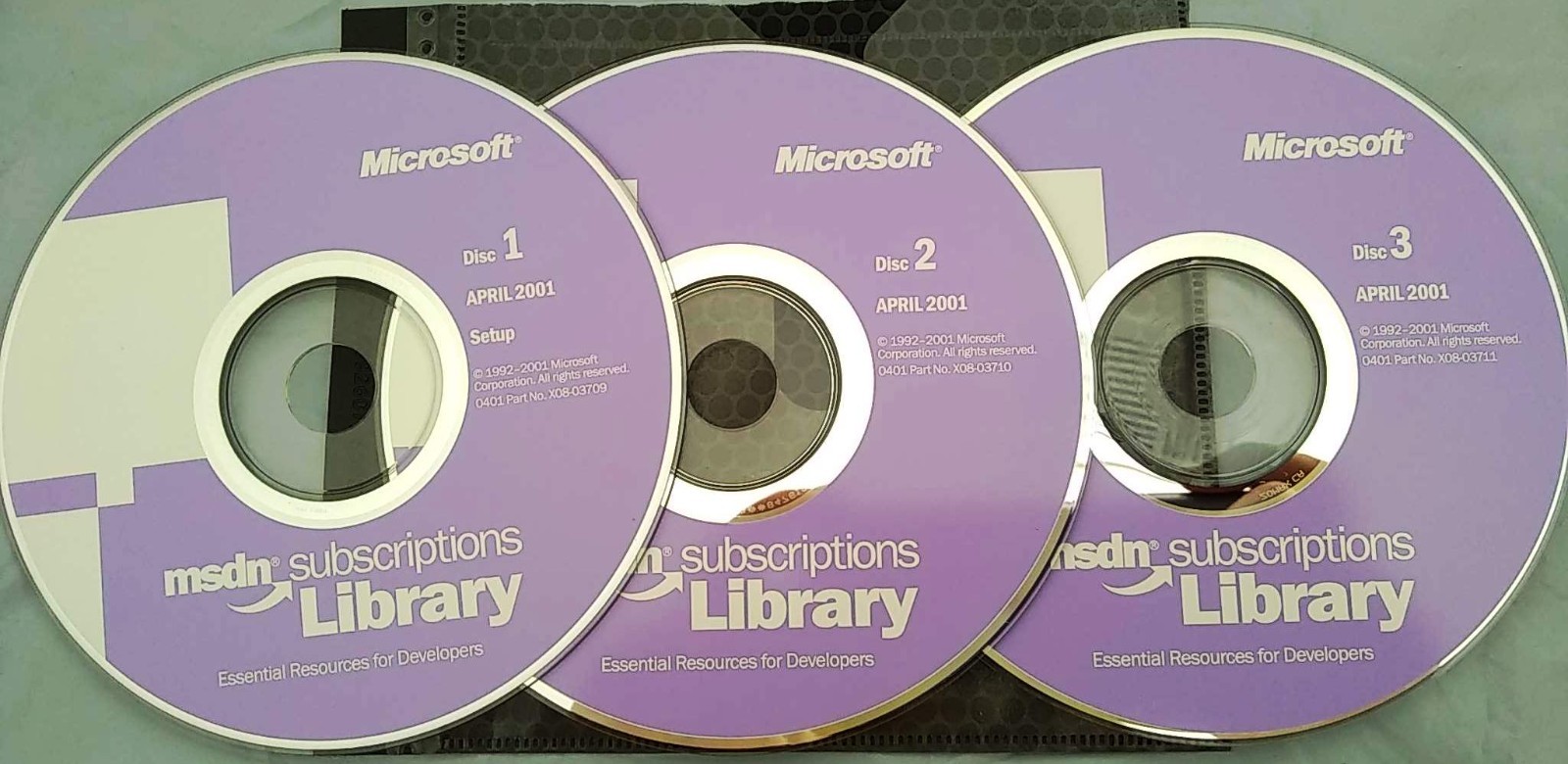 Microsoft Developer Network (MSDN) Subscriptions Library Disc Set April 2001