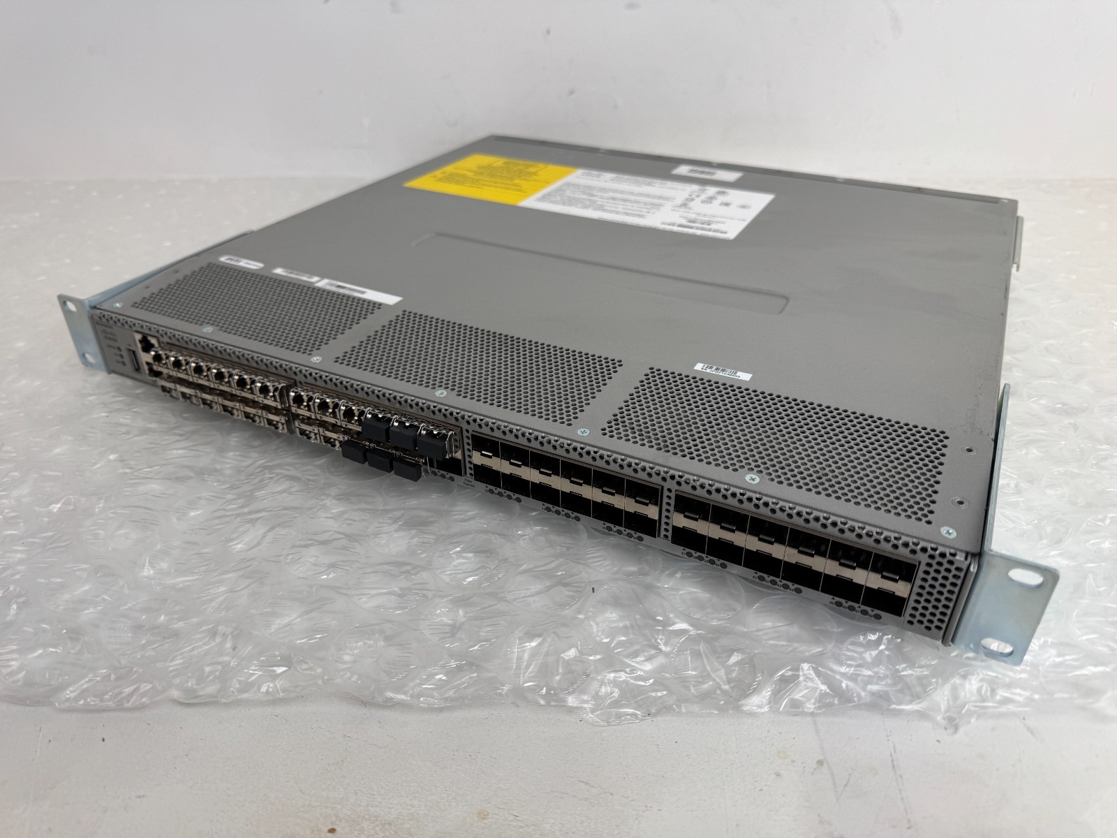 Cisco MDS 9148S DS-C9148S-K9 48-Port Multilayer Fabric Switch Dual AC w/ 23x SFP