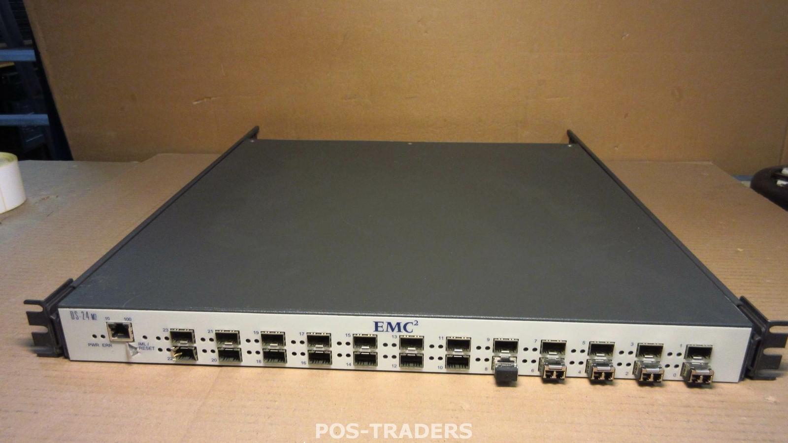 EMC Connectrix DS-24M2 24-Port Fibre Channel Switch DAMAGED FRONT COVER & 1X SFP 