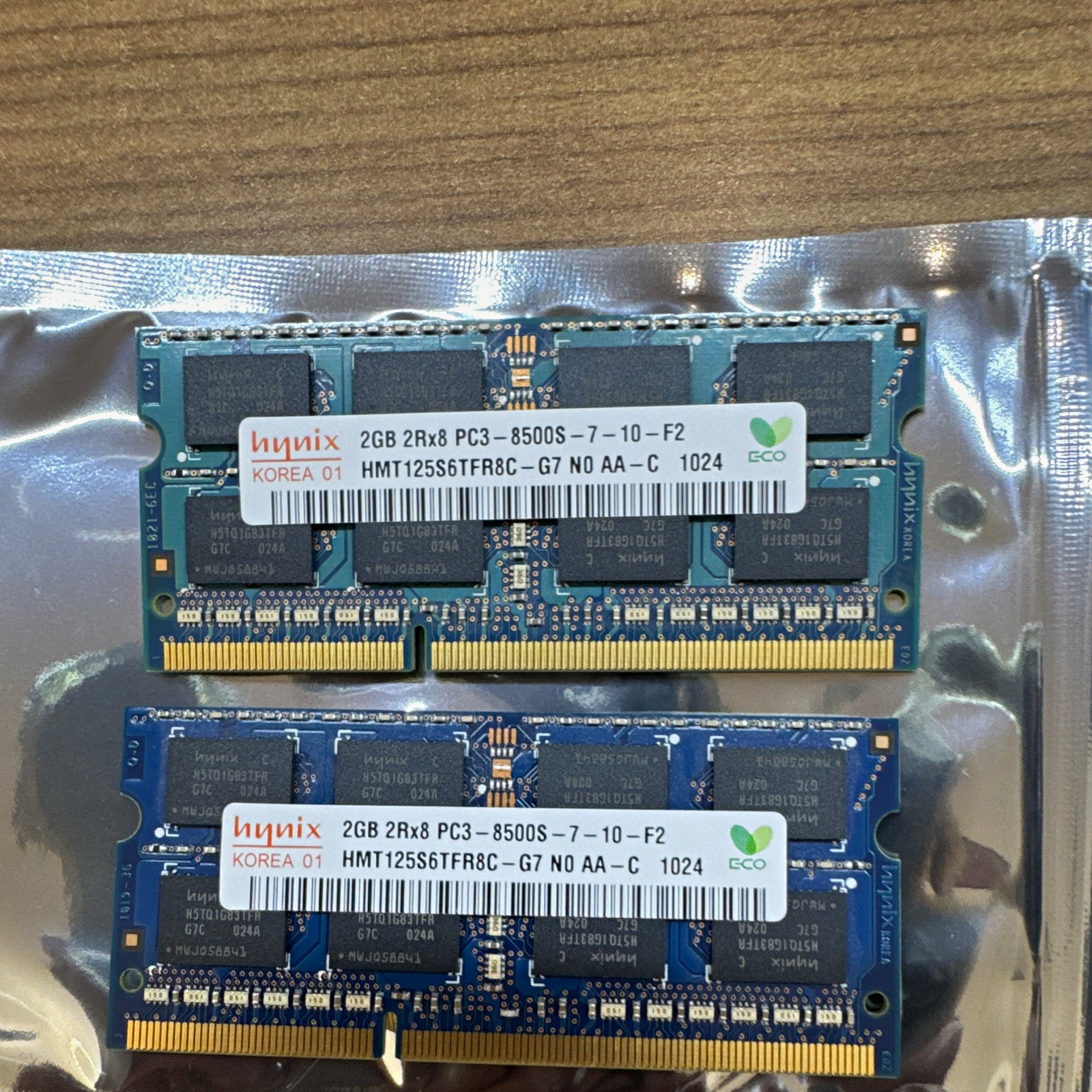 Hynix 4GB (2x2GB) DDR3 SO-DIMM PC3-8500S 204-Pin RAM HMT125S6TFR8C-G7