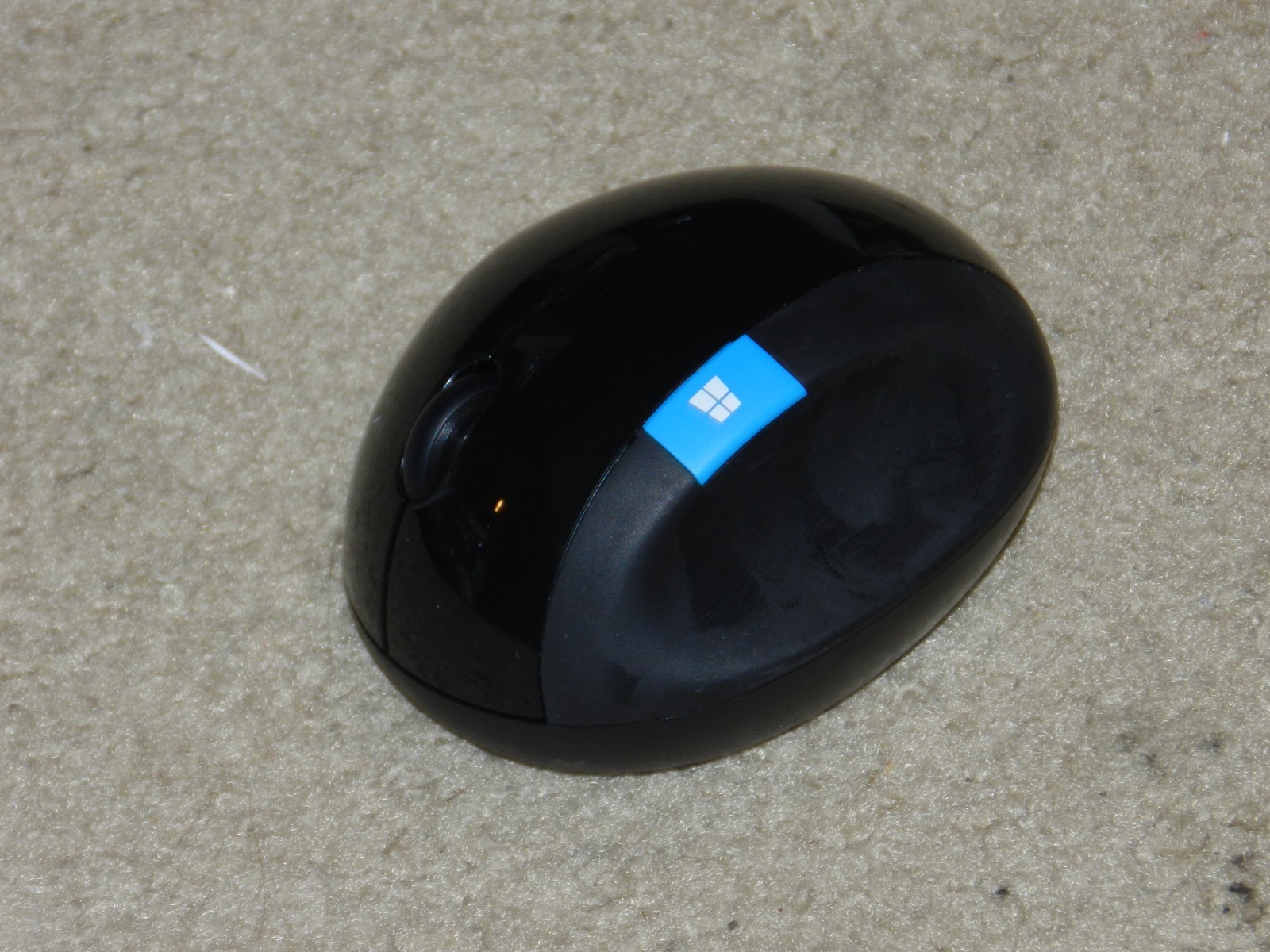 Microsoft Sculpt Ergonomic Mouse Black Wireless Optical Ambidextrous 3-Button
