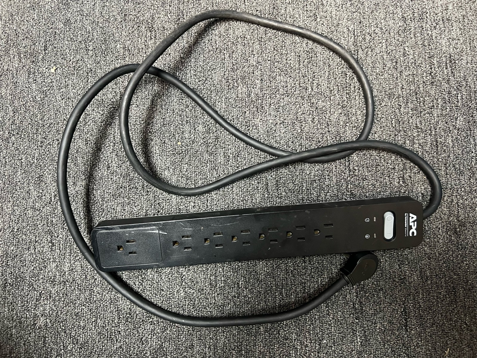 APC SurgeArrest Power Strip 7-Outlet Surge Protector Black