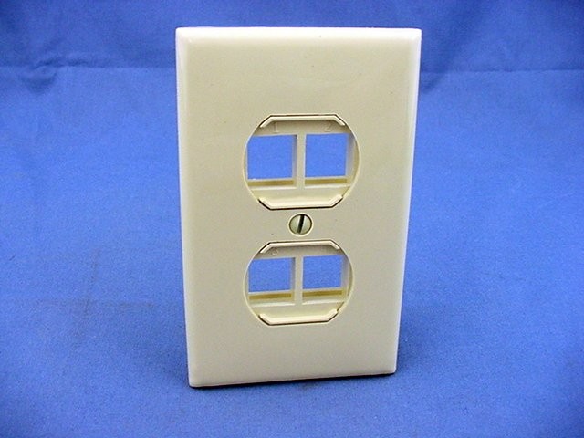 Leviton Ivory Flush Mount Quickport 4-Port Wallplate Quad 106 Insert 41087-QIP
