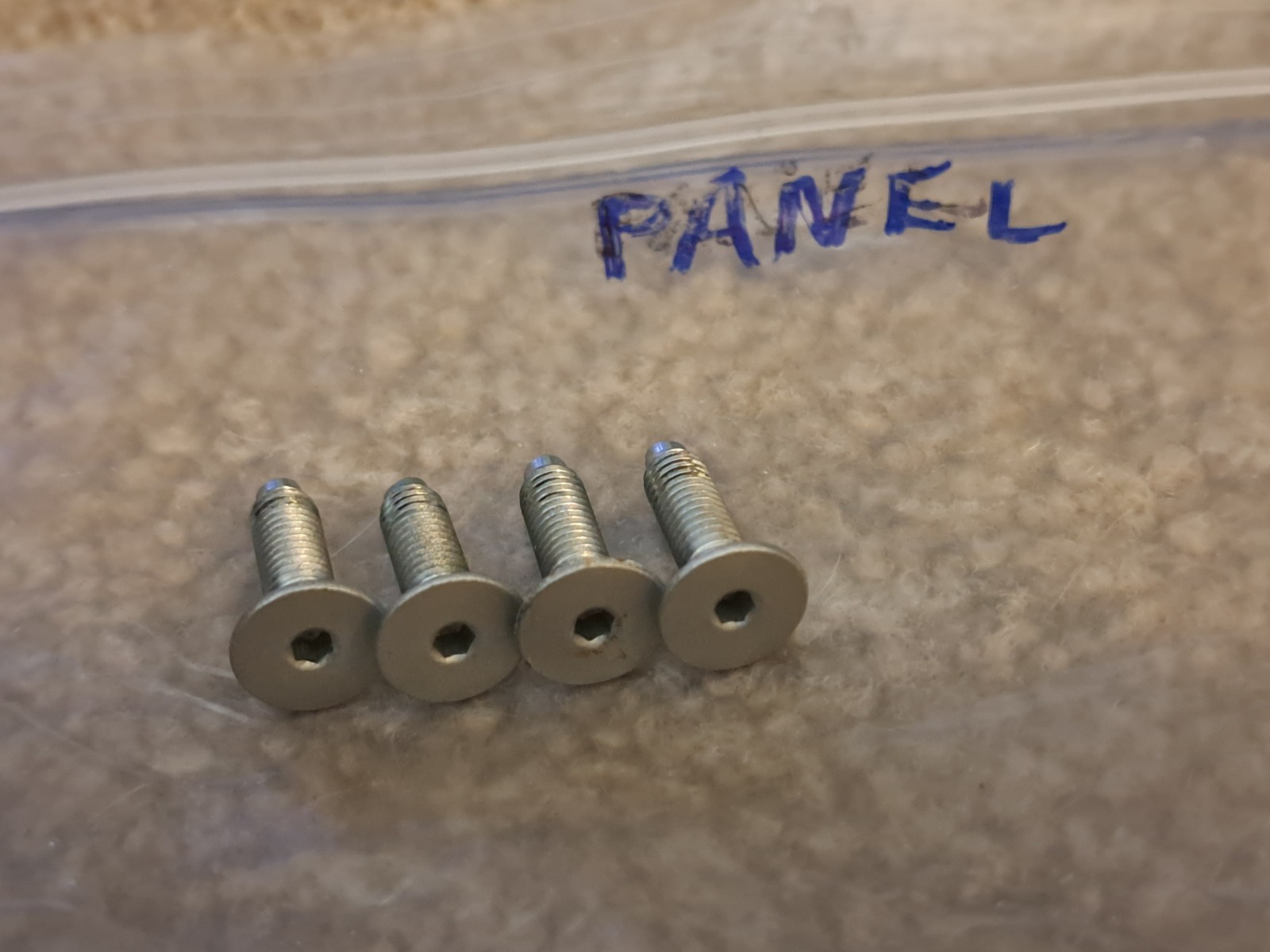 4 Matte Side Panel Cover Screws (3/4in) for Apple PowerMac M8493 - PN 922-3761