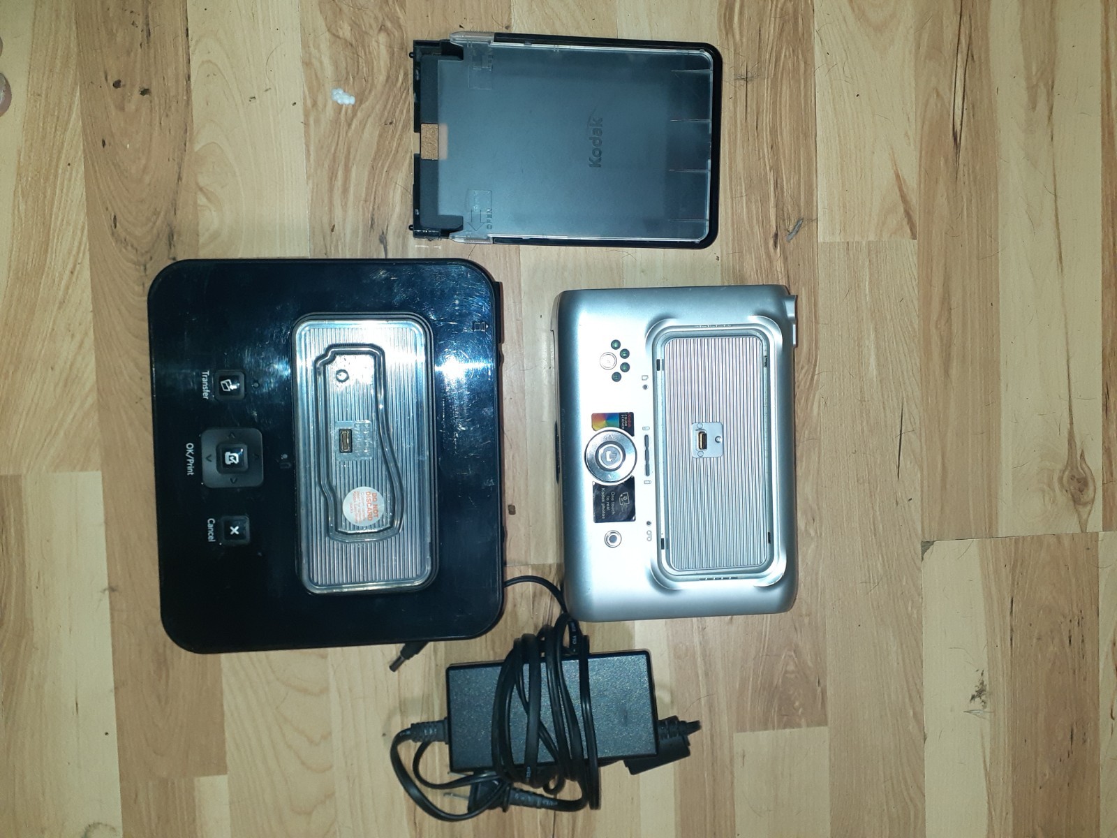 Kodak EasyShare G610 Printer Dock and series 3 printer dock with 1 power supply 