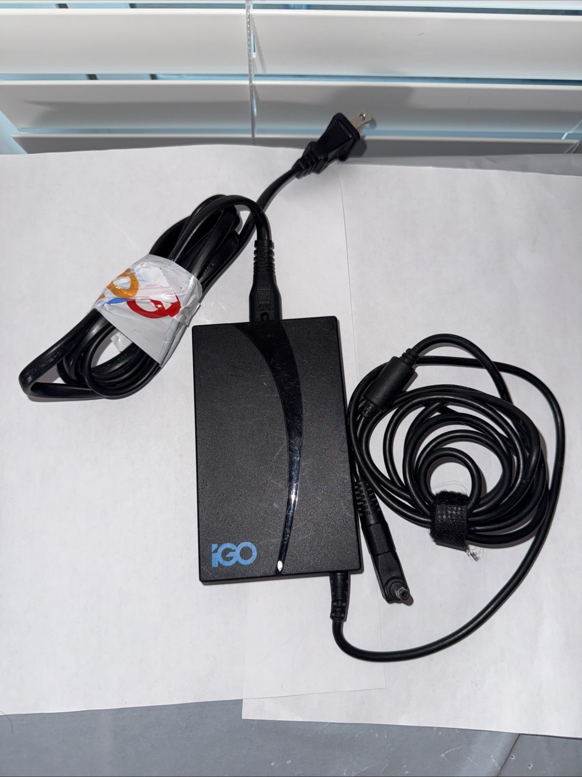 IGO 6630096-0100 B Wired Portable 19.5v 90W + USB  AC Power Adapter