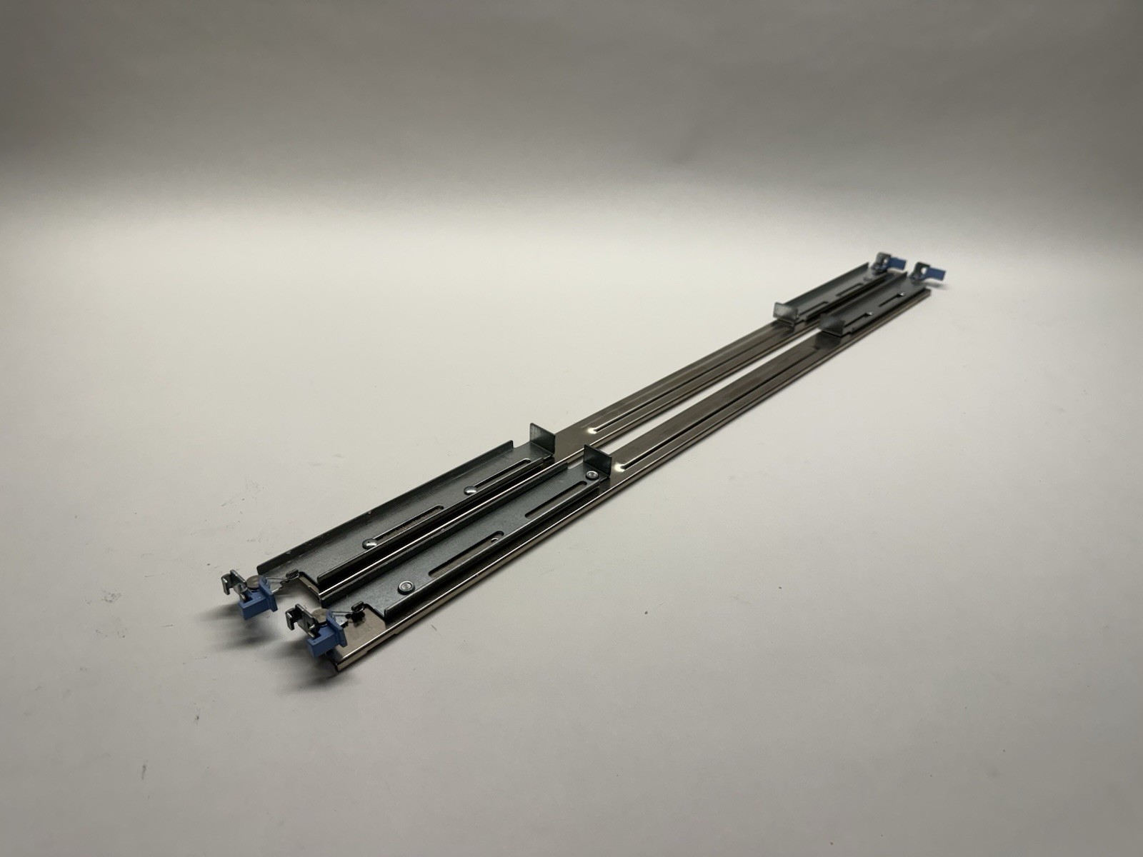 Dell Versa Rackmount Server Rails H7076 & H7077 for PowerEdge 1850 Servers