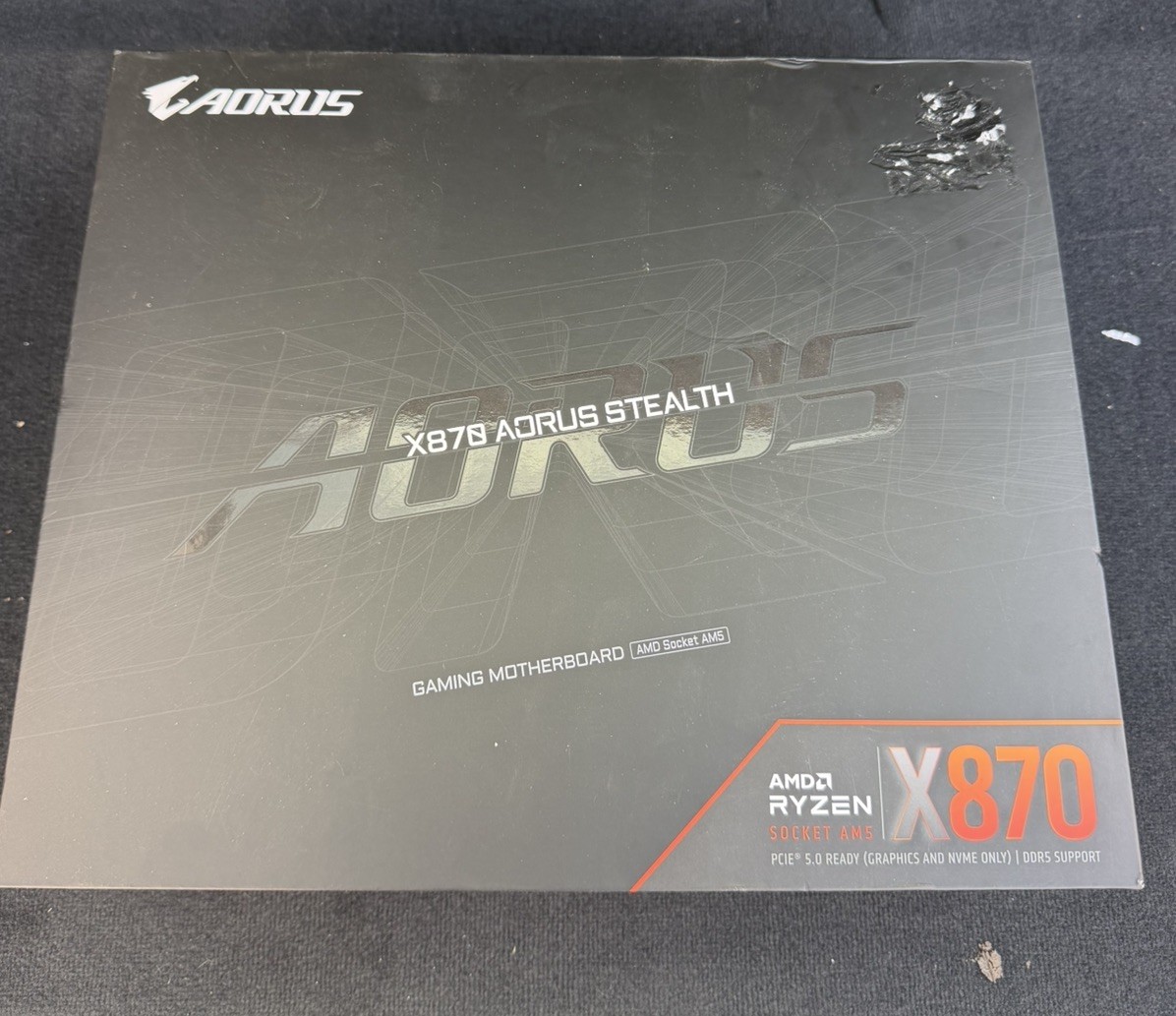 GIGABYTE X870 AORUS STEALTH AMD AM5 ATX Motherboard, Supports AMD Ryzen 9000/800