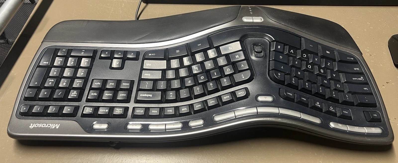 ADESSO PCK-308UB BLACK Wired Ergonomic Multimedia Touchpad Keyboard TESTED WORKS