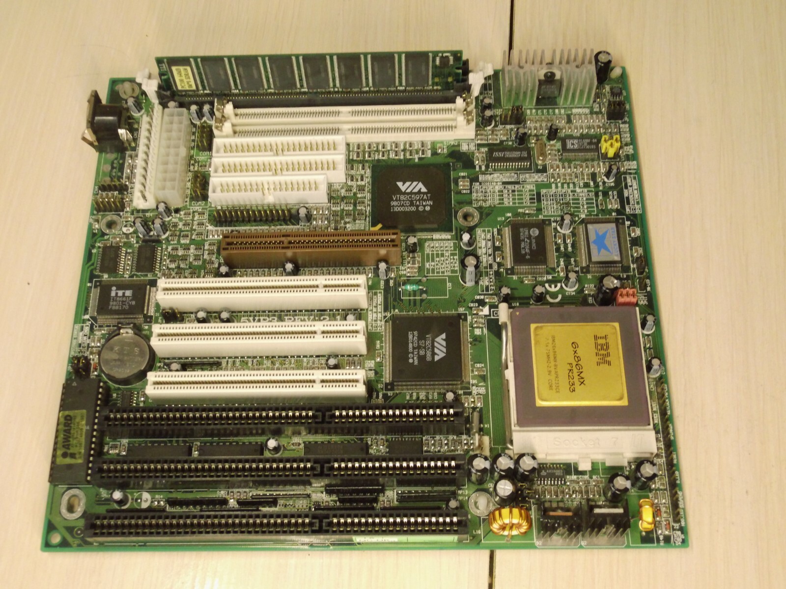 Lucky Star 5VP3 Rev 2.1 AGP Motherboard + CPU IBM 6x86MX PR233 + 64Mb  SDRAM
