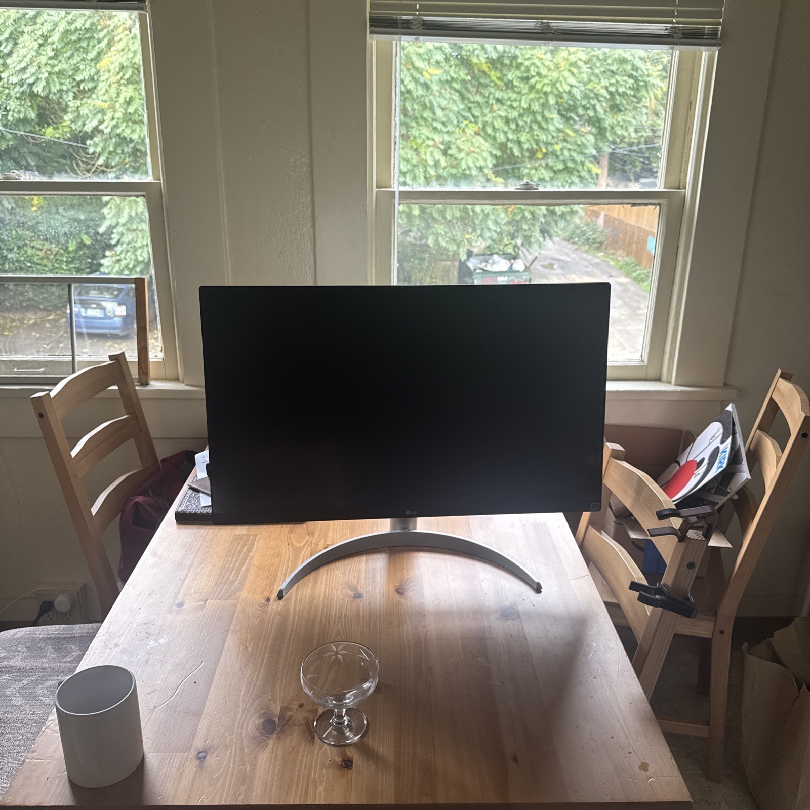 LG 27UP600 27" 4K UHD IPS Monitor , VESA, DisplayHDR 400