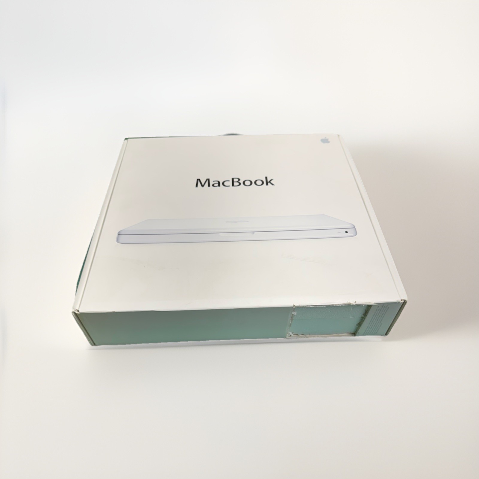 Apple MacBook A1181 13.3” Core 2 Duo 2.0GHz 1GB/80GB – Complete in Box w/ Discs