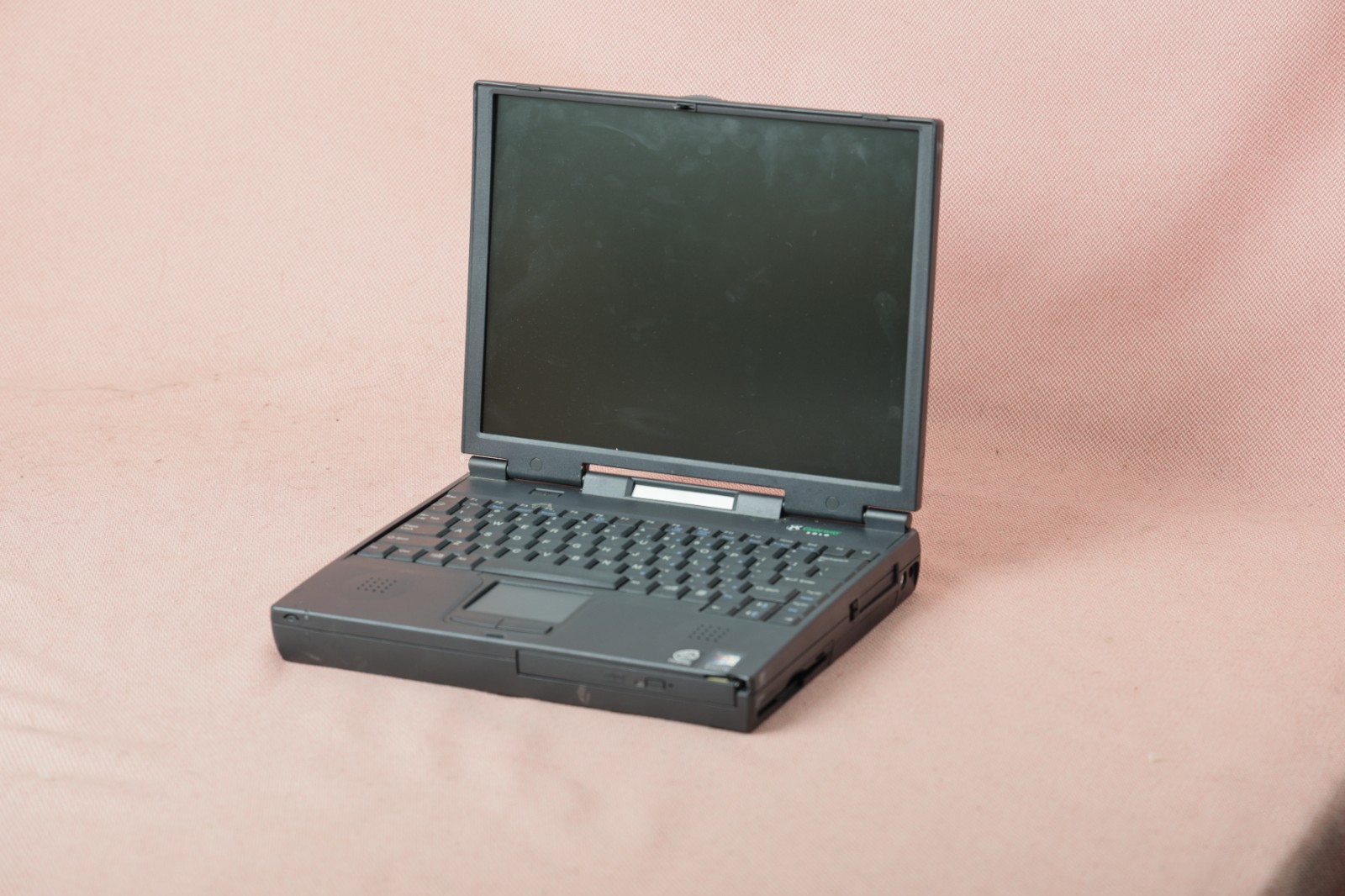 Gateway Solo 2500 Intel Celeron 400Mhz 32MB Memory Powers On