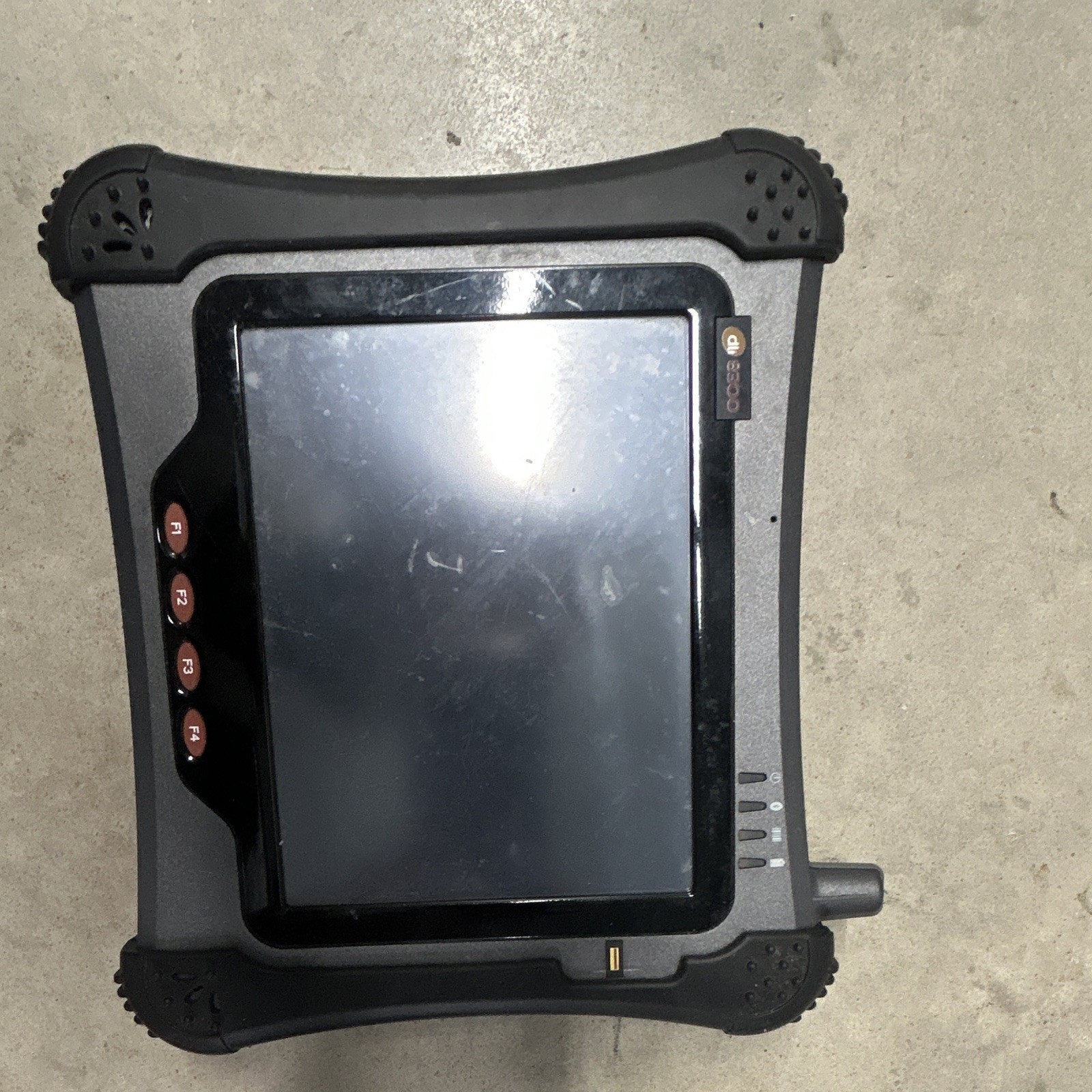 Tableta 8300, procesador Intel Atom de 1,6 GHz, pantalla LCD de 8,4" con amp