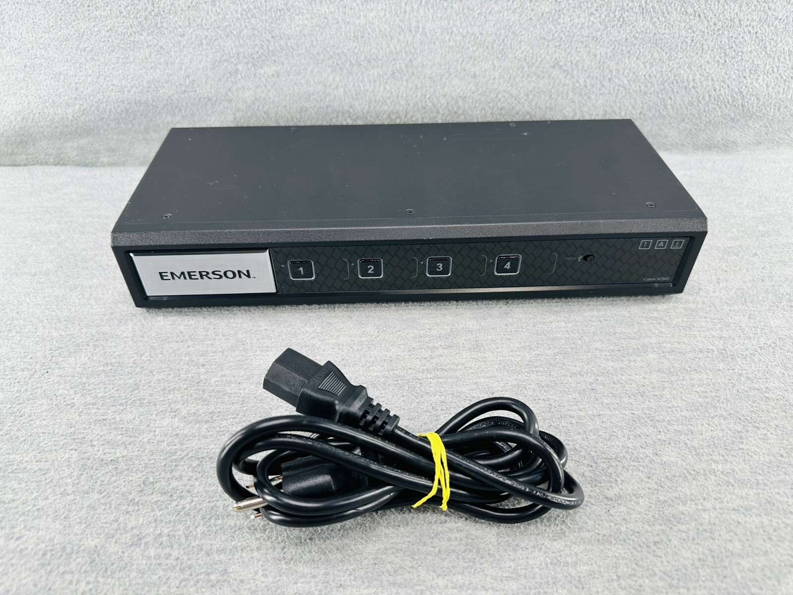 EMERSON CYBEX SC945 - 4-Port DVI Secure KVM Switch 520-958-501