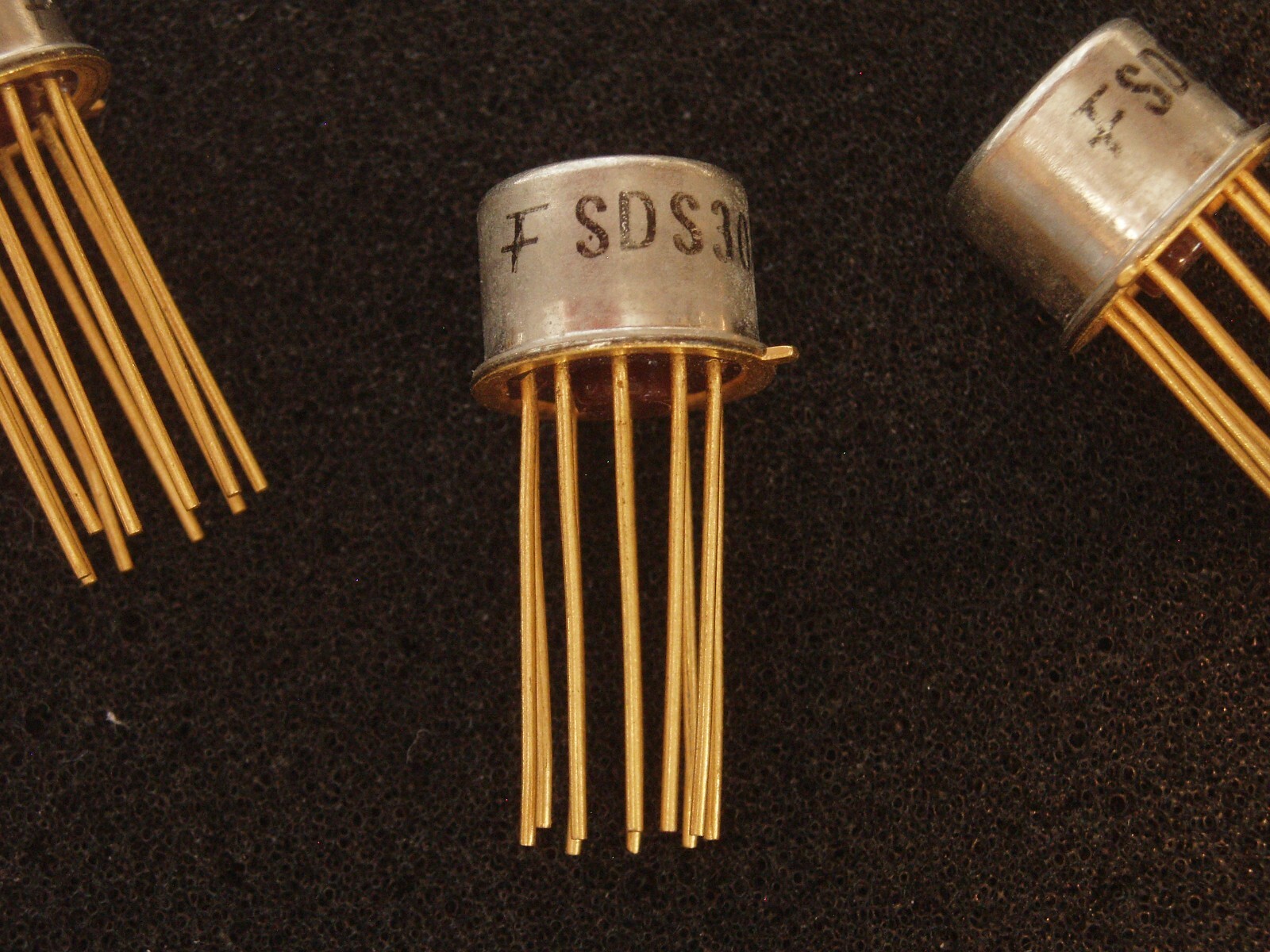 Qty 2: Rare Historic Fairchild SDS307 Flip Flop Integrated Circuit Vintage 60’s