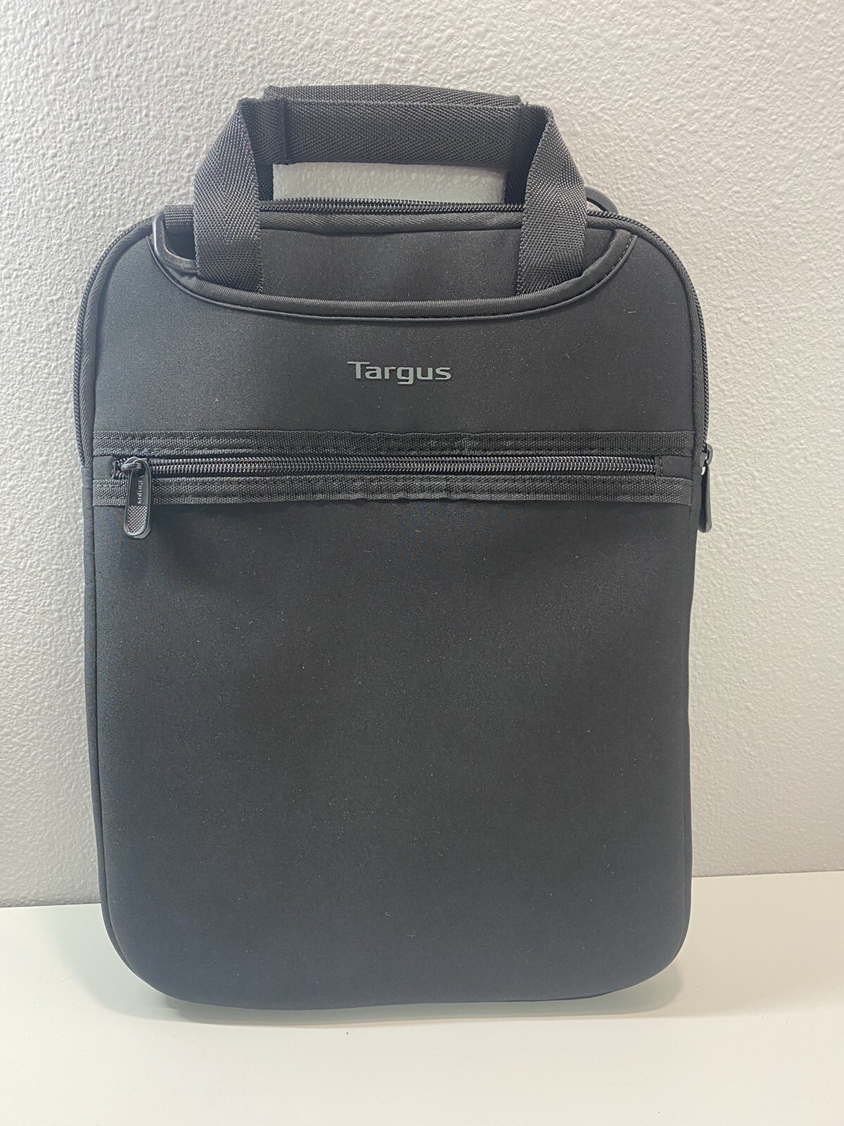 Targus Vertical Slipcase Secure Business Professional Travel Laptop 12 inch 