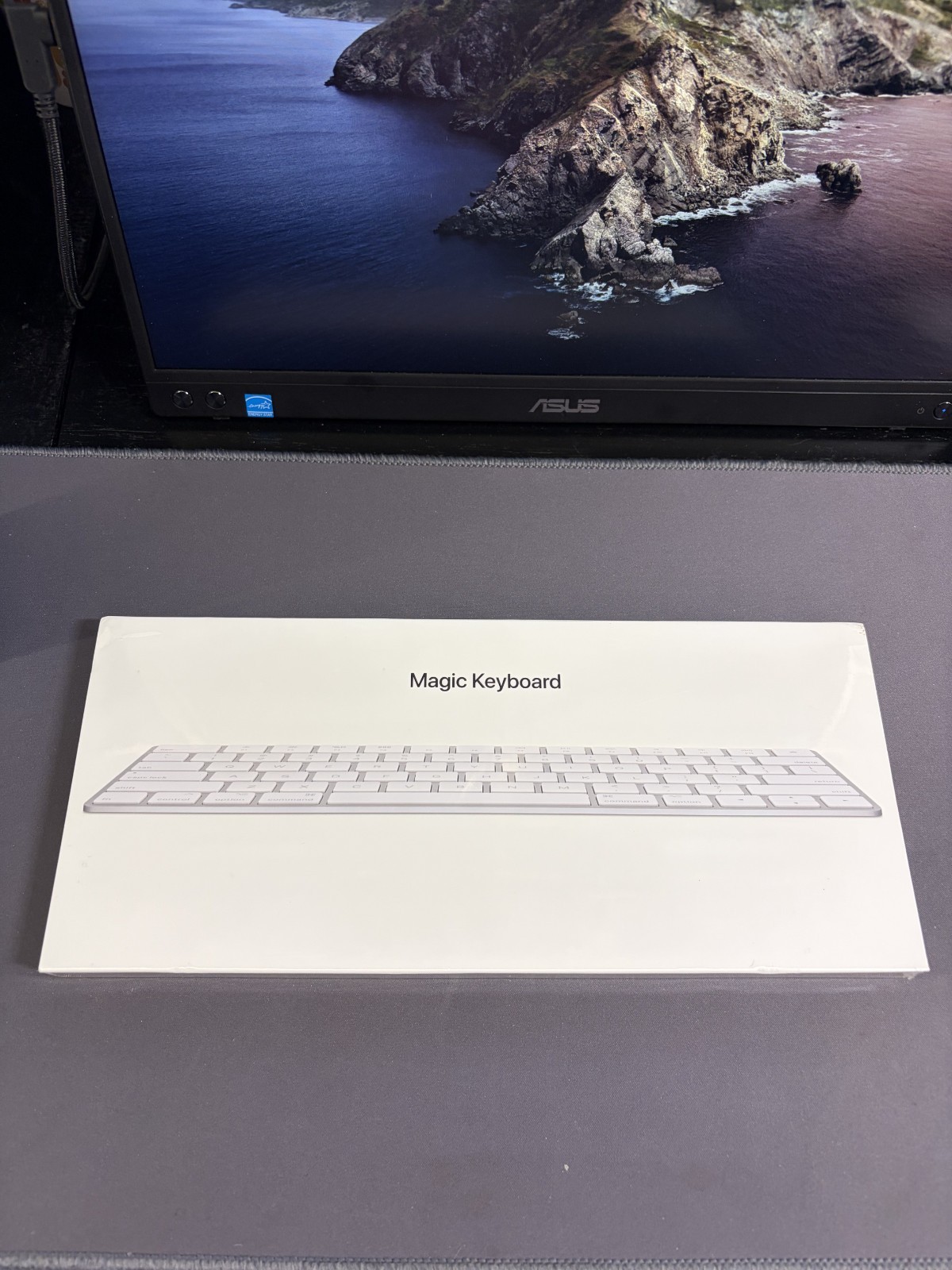 Apple Magic Keyboard MLA22LL/A Bluetooth QWERTY English White/Silver