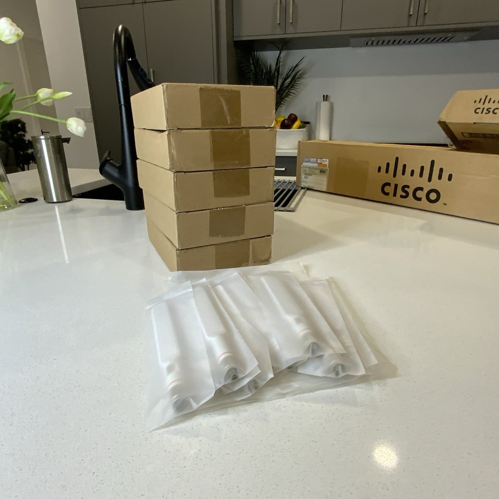 LOT OF 100 Cisco Antenna 2.4-GHz / 5-GHz Dual-band AIR-ANT2524DW-R= (WHITE)