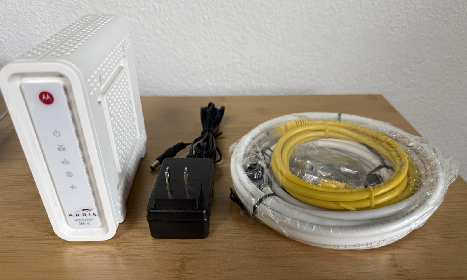 Arris Surfboard Model White SB6141 Cable Modem with CAT5e and Coax cables etc