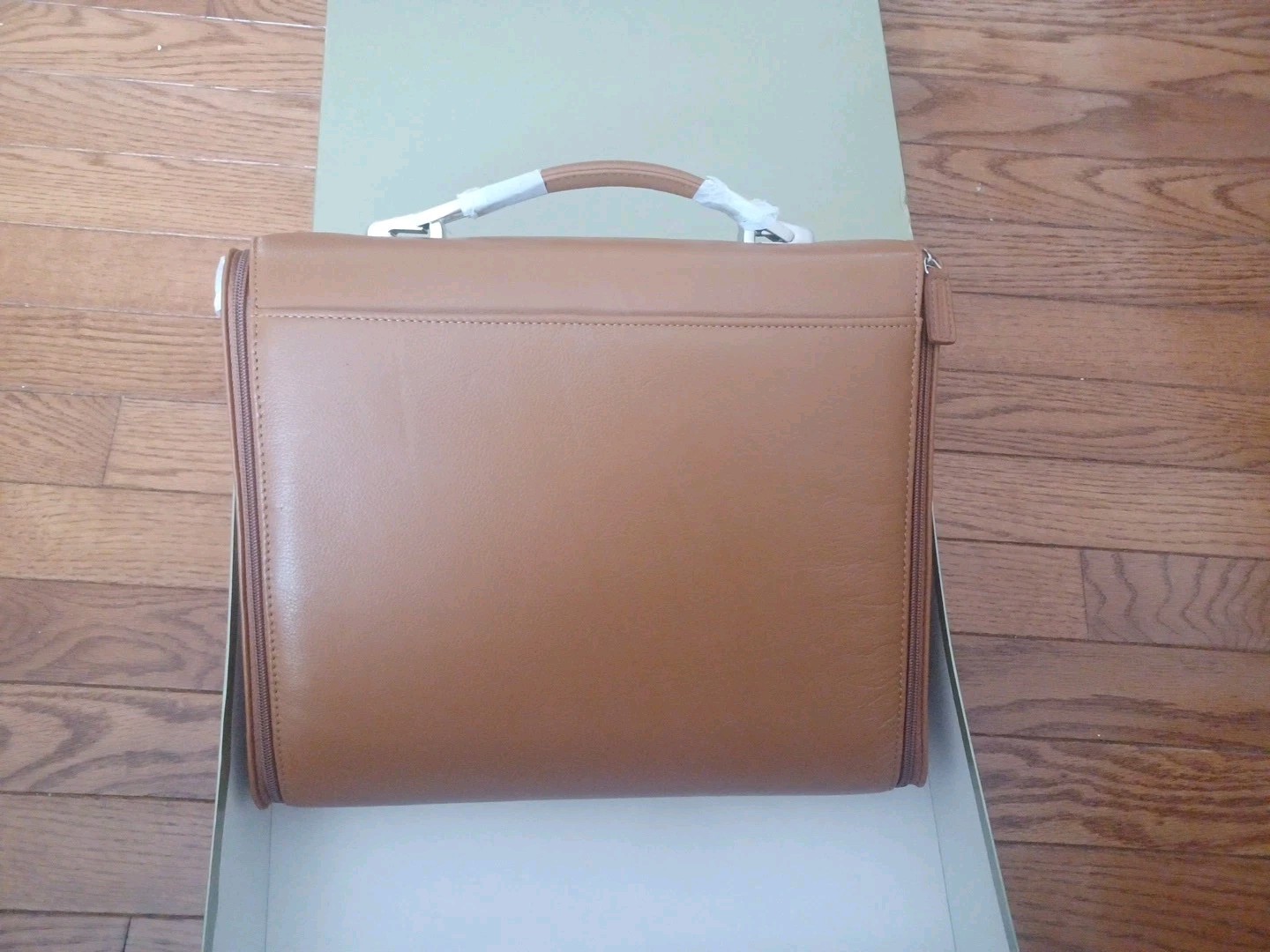 New Levenger Tan Leather Bag Tote Laptop Adjustable Strap