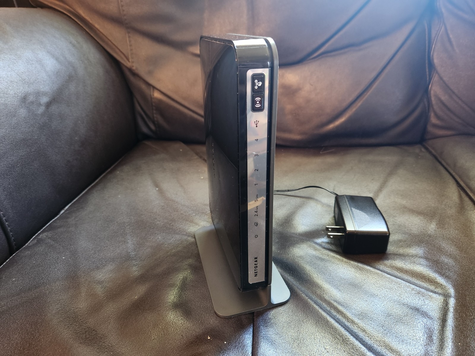 NETGEAR N750 Dual Band 4 Port Wi-Fi Gigabit Router (WNDR4300-V2 )