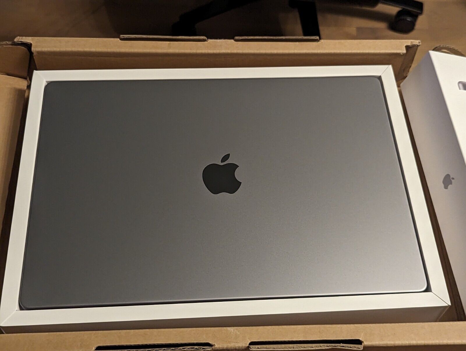 Apple MacBook Pro 16 Space Gray 2023 M2 Pro 12c 19c GPU 16GB 512GB Warranty
