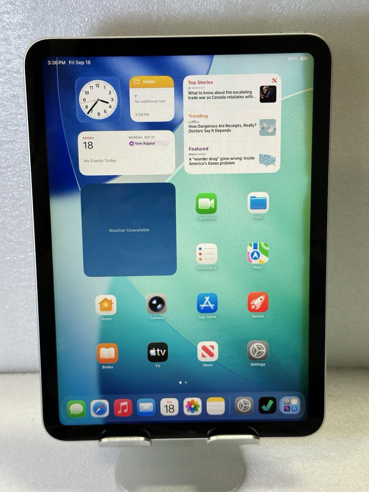 Apple iPad (10th Generation) A2696 64GB, Wi-Fi, 10.9 in - Silver #E8.11-36