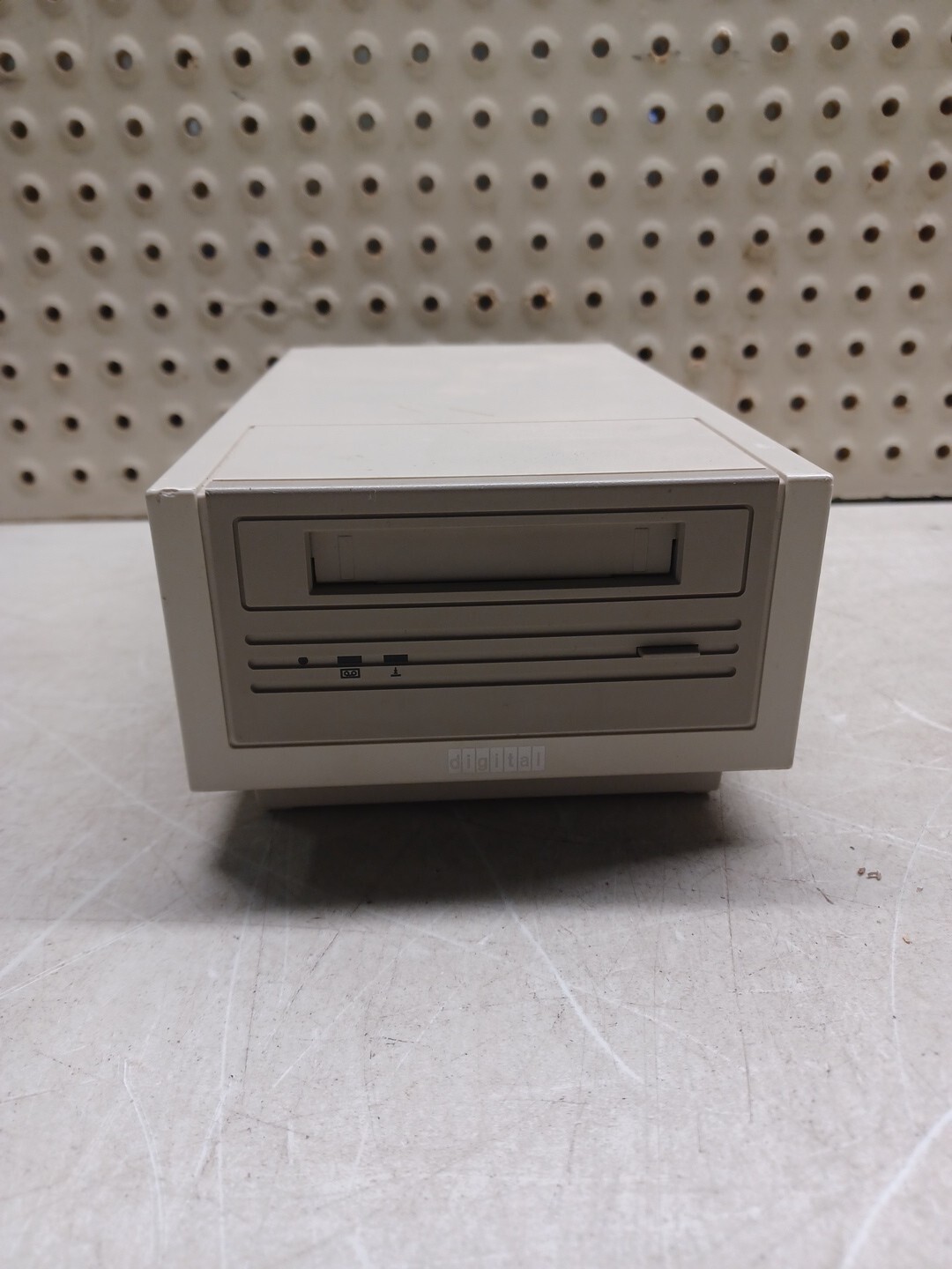 VINTAGE DEC Digital Equipment TLZ07L-DA External SCSI Tape Drive RARE MINT
