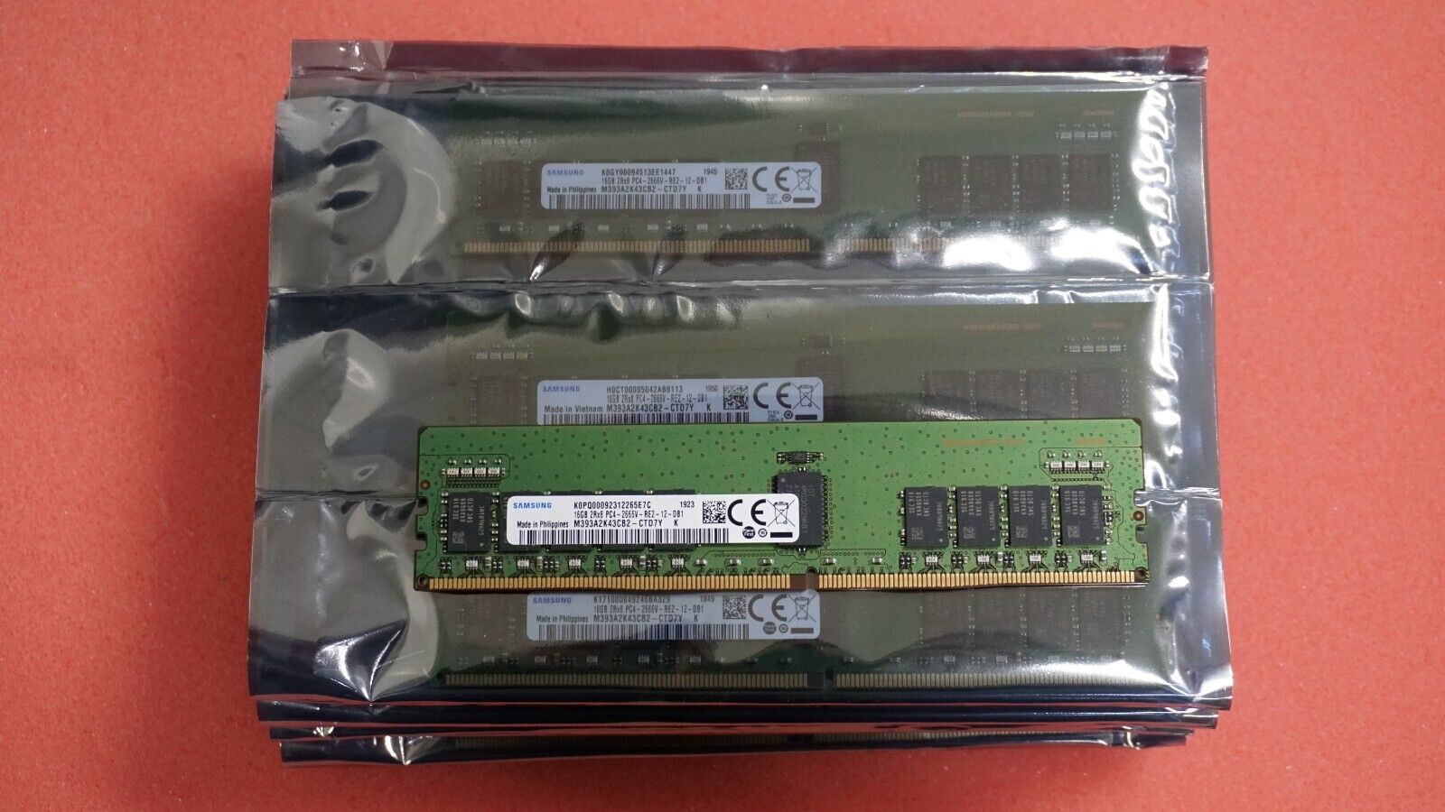 1 x 16GB Samsung PC4-2666V DDR4 ECC REG Server Memory M393A2K43CB2-CTD7Y (32S