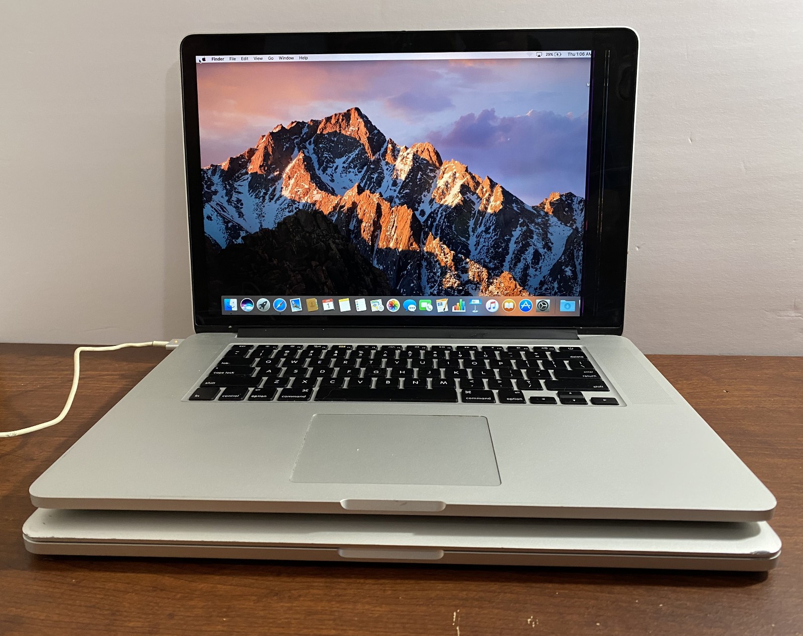 Lots of 2 Apple MacBook Pro Retina 15  2015 2.8 GHz i7 16GB 512GB SSD. Read.....