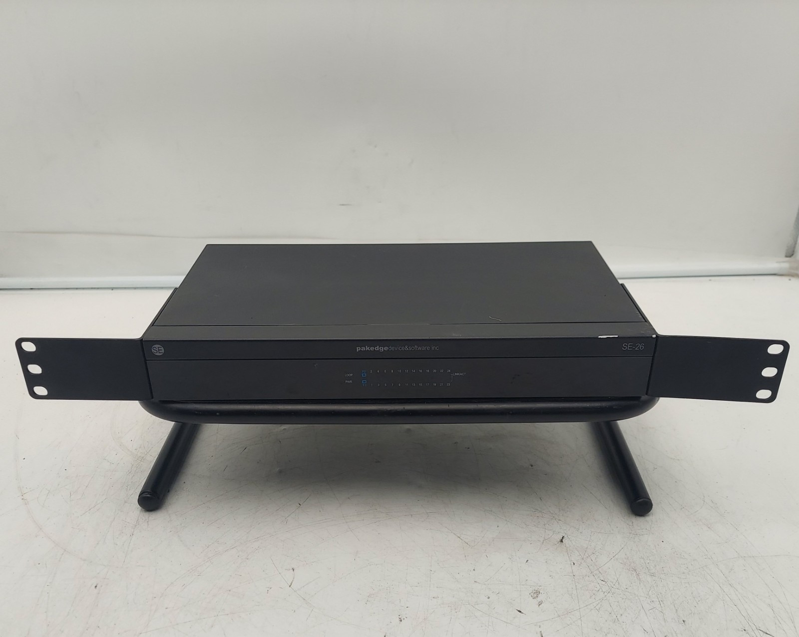 Pakedge Device & Sofware Inc. SE-26 26 Port Unmanaged Gigabit Switch M10