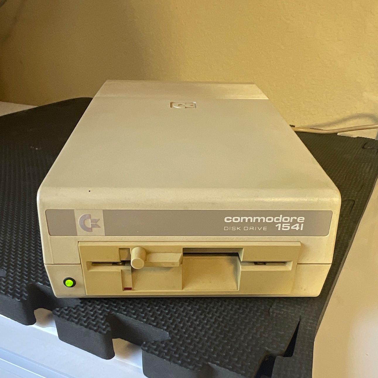 Commodore 1541 5.25in Single Floppy Disk Drive Serial Interface Beige C64