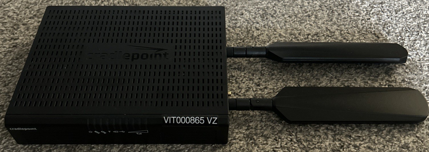 Cradlepoint AER1600 4-Port Wireless Router (AER1600LPE) *READ*