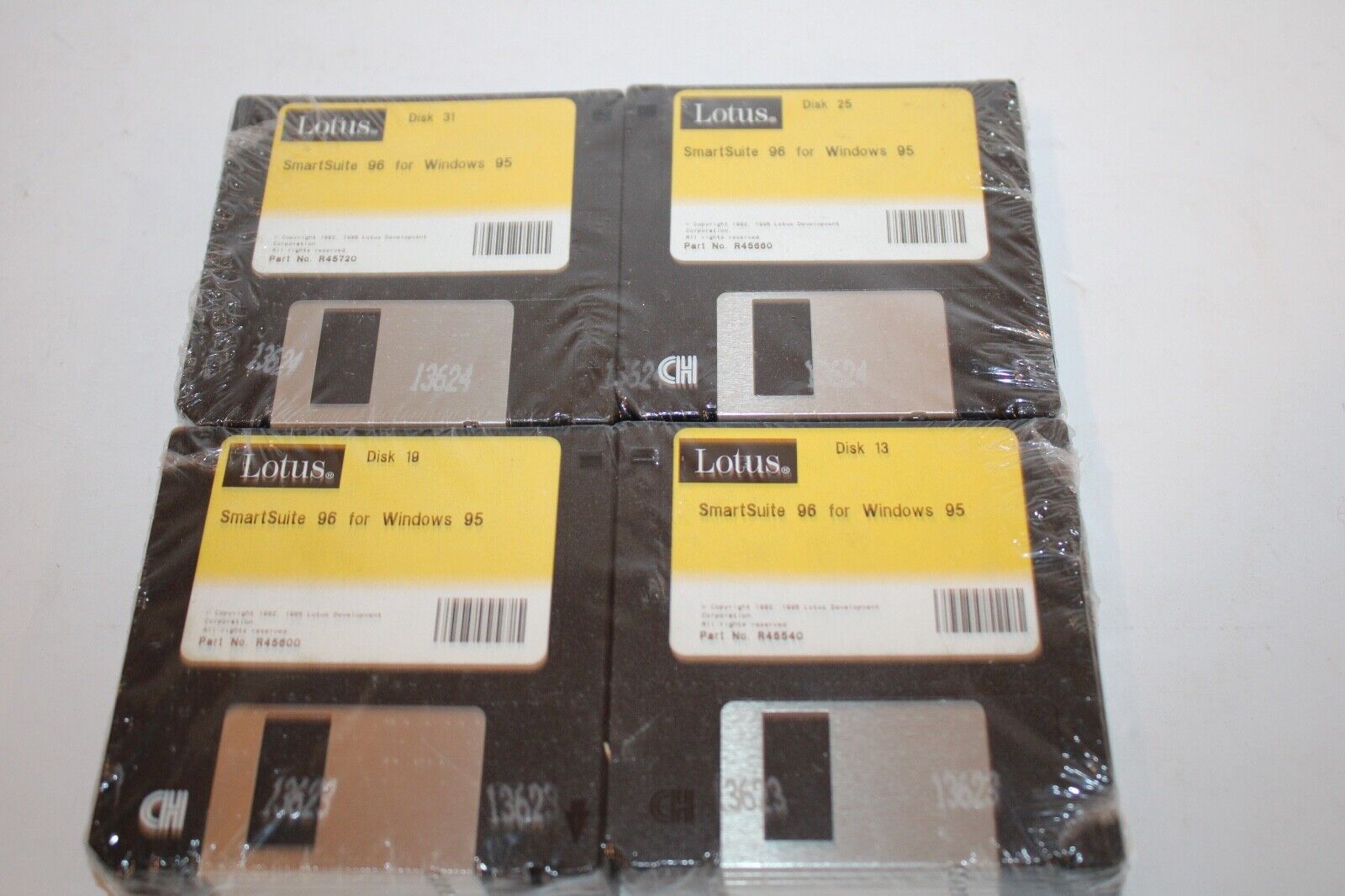 Lotus SmartSuite 96 for Windows 95 Lot of 24 Diskskettes Discs NEW SEALED