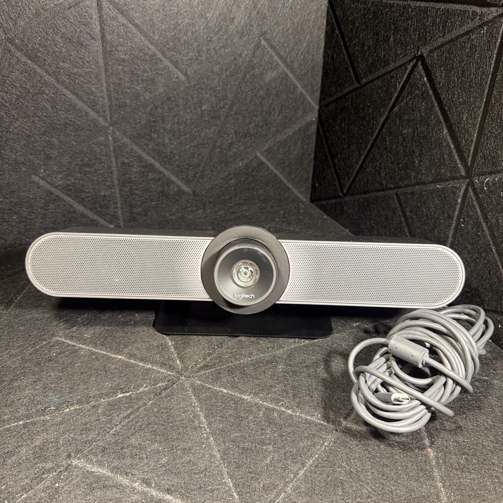 Logitech MeetUp ConferenceCam with connection cable