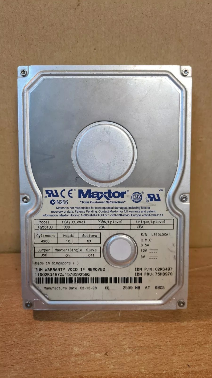 Maxtor 82561D3 HDD 3.5"IDE 2559MB IDE Hard Disk Drive from 486 Computer 