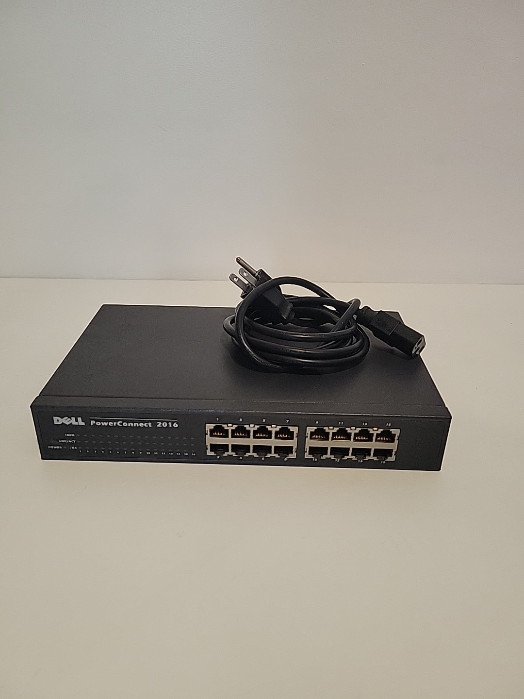 Dell PowerConnect 2016 Switch With Power Cord Rack Mountable TESTED