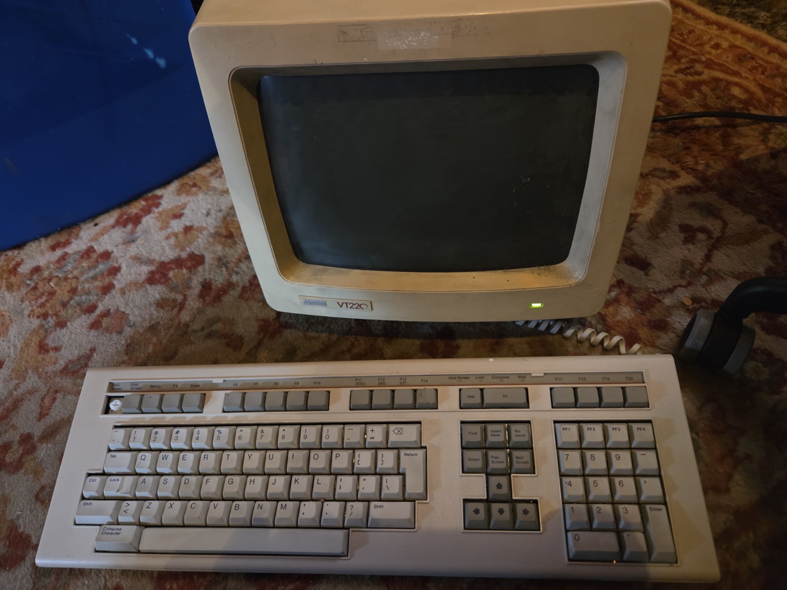 1984 DEC VT220 Computer With Keyboard Vintage Rare Monitor Powers On