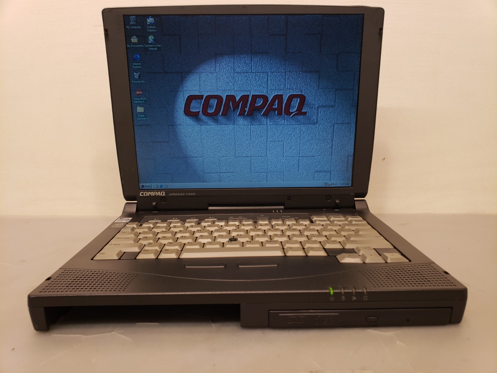 Vintage Compaq Armada 7400 PII-366MHz 128MB 12GB S3 Virge DVD-ROM Laptop Win98