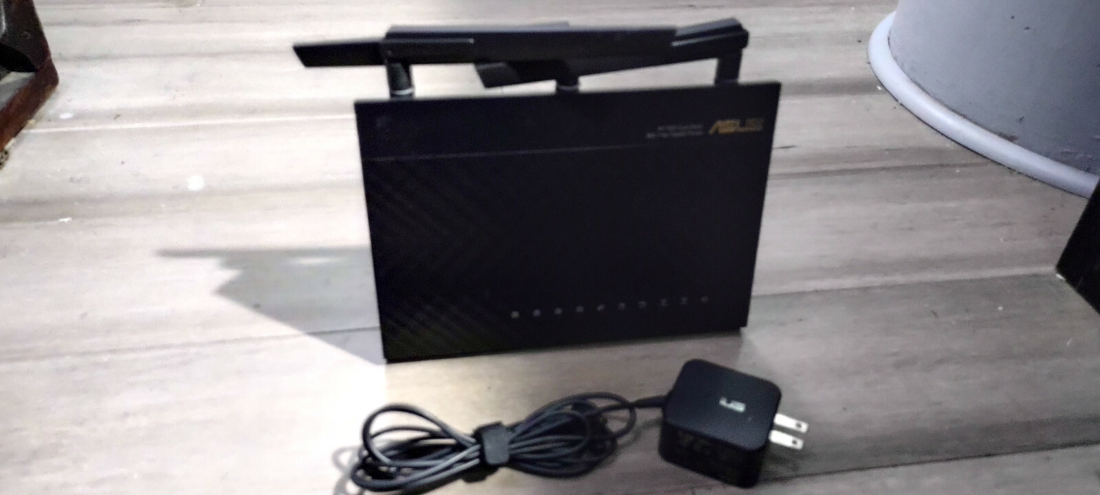 ASUS 1300 Mbps 4-Port 10-Megabit WiFi Router RTAC68P + Netgear EX-7300 Extender