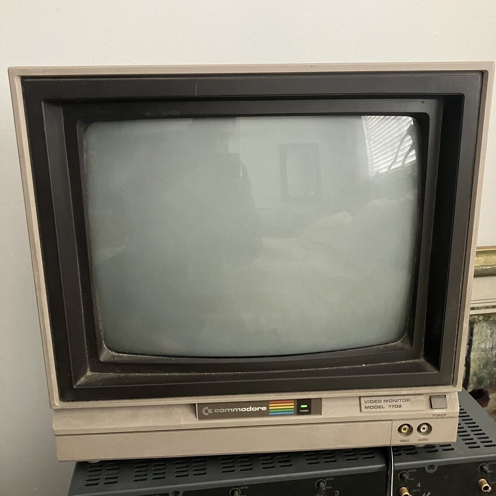 Commodore 1702 CRT Monitor built-in speakers